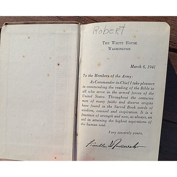 Vintage NEW TESTAMENT PROTESTANT VERSION To ARMY 1941-42 Hardbound Bible - Picture 6 of 13